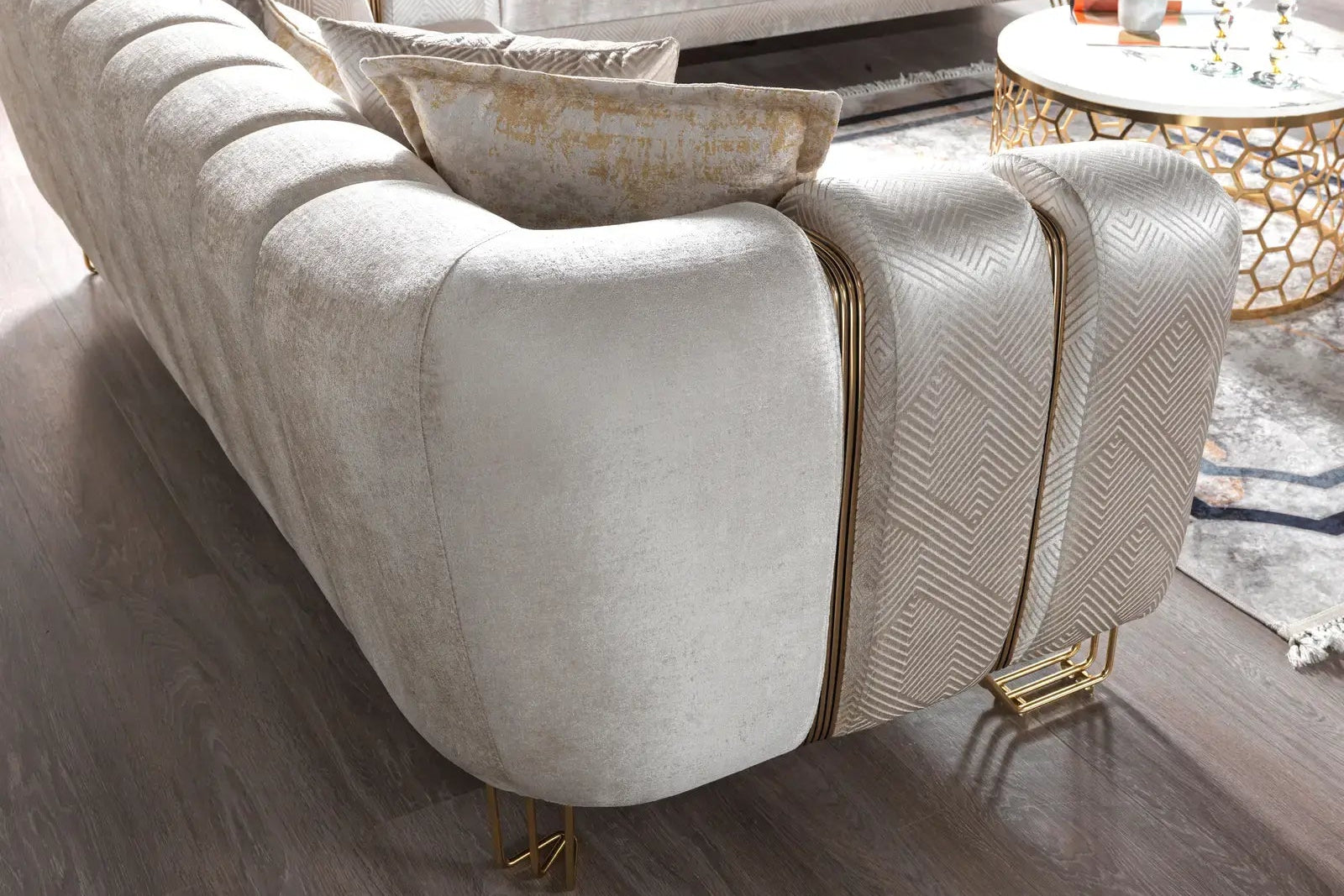 Almira – Elegantes Wohnzimmer Sofa modern