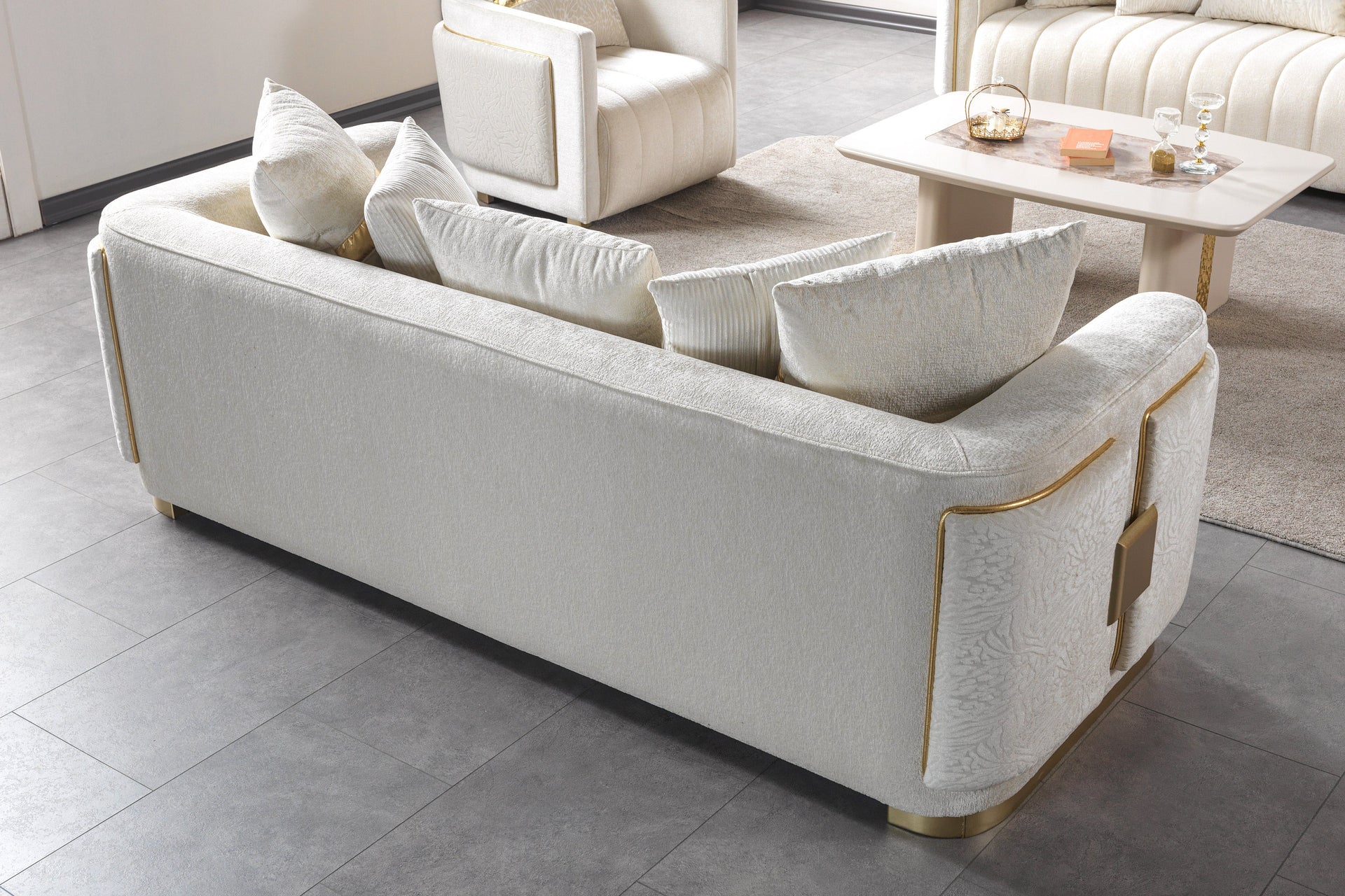 Avanos – Wohnzimmer Couch mit Polsterung