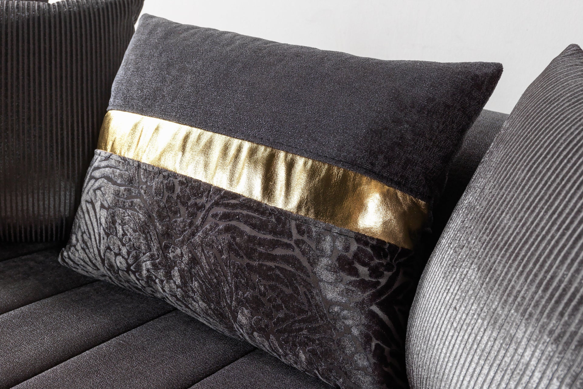 Avanos – Wohnzimmer Couch mit Polsterung