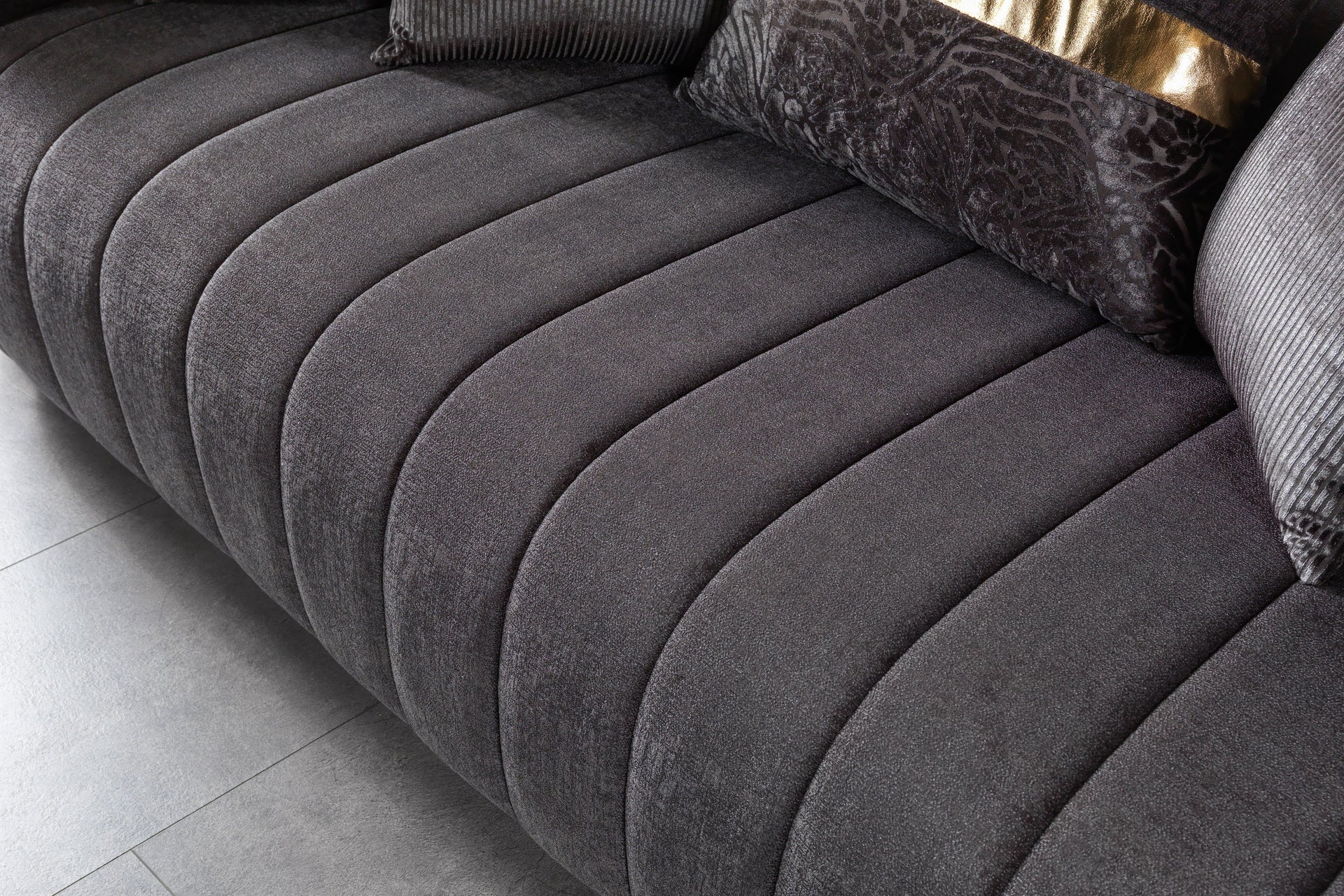 Avanos – Wohnzimmer Couch mit Polsterung